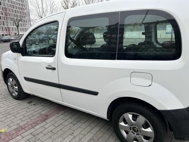 Белый Рено Кенгу, объемом двигателя 1.5 л и пробегом 312 тыс. км за 8600 $, фото 1 на Automoto.ua