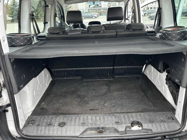 Белый Рено Кенгу, объемом двигателя 1.5 л и пробегом 312 тыс. км за 8600 $, фото 7 на Automoto.ua