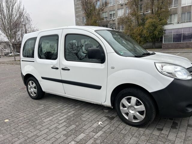 Белый Рено Кенгу, объемом двигателя 1.5 л и пробегом 312 тыс. км за 8600 $, фото 3 на Automoto.ua
