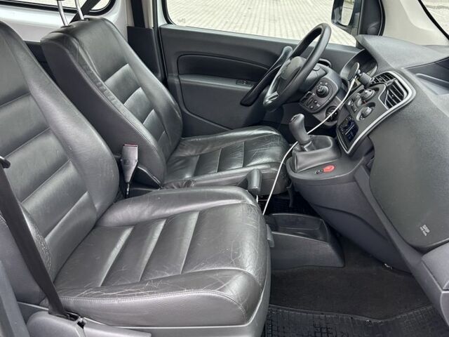 Белый Рено Кенгу, объемом двигателя 1.5 л и пробегом 312 тыс. км за 8600 $, фото 12 на Automoto.ua