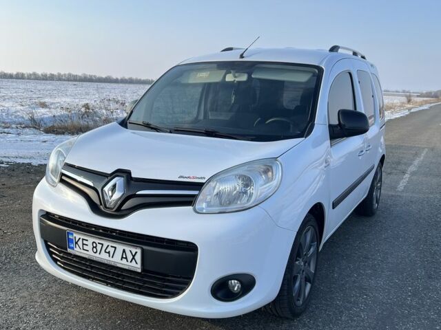 Белый Рено Кенгу, объемом двигателя 1.5 л и пробегом 250 тыс. км за 10450 $, фото 1 на Automoto.ua
