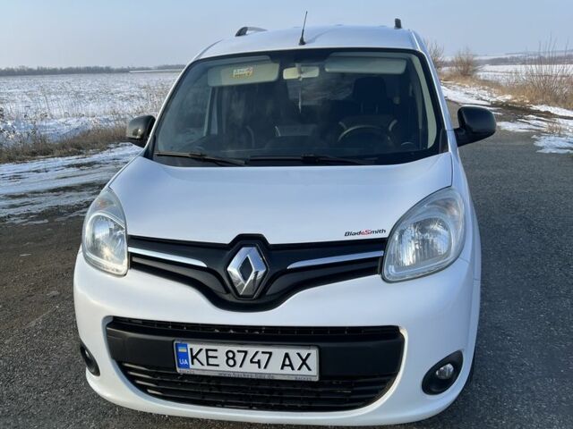 Белый Рено Кенгу, объемом двигателя 1.5 л и пробегом 250 тыс. км за 10450 $, фото 2 на Automoto.ua