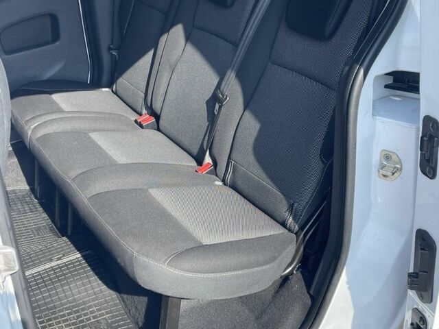 Белый Рено Кенгу, объемом двигателя 1.5 л и пробегом 230 тыс. км за 12600 $, фото 9 на Automoto.ua