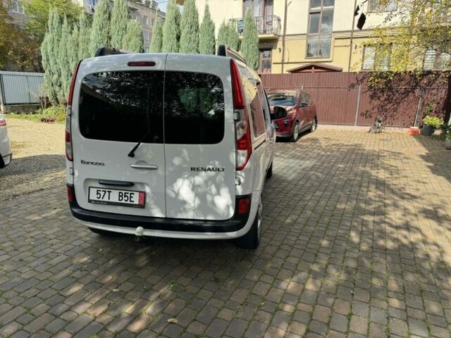 Белый Рено Кенгу, объемом двигателя 0 л и пробегом 220 тыс. км за 10800 $, фото 2 на Automoto.ua