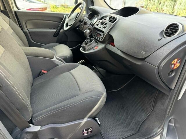 Белый Рено Кенгу, объемом двигателя 0 л и пробегом 220 тыс. км за 10800 $, фото 7 на Automoto.ua