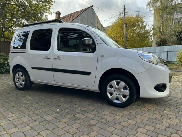 Белый Рено Кенгу, объемом двигателя 0 л и пробегом 220 тыс. км за 10800 $, фото 4 на Automoto.ua