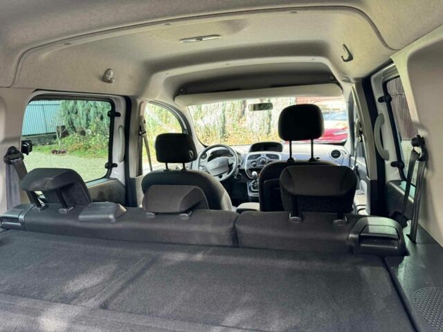 Белый Рено Кенгу, объемом двигателя 0 л и пробегом 220 тыс. км за 10800 $, фото 9 на Automoto.ua