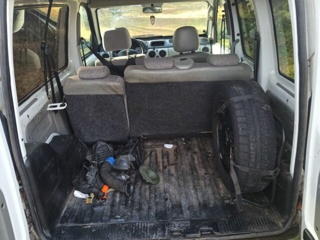 Белый Рено Кенгу, объемом двигателя 1.6 л и пробегом 190 тыс. км за 1600 $, фото 9 на Automoto.ua