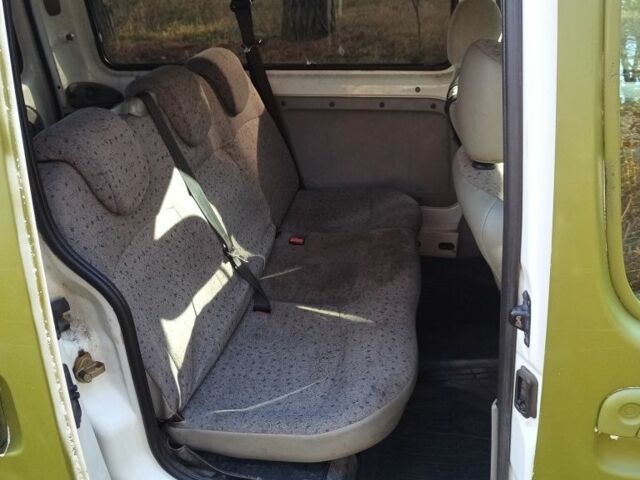 Белый Рено Кенгу, объемом двигателя 1.6 л и пробегом 190 тыс. км за 1600 $, фото 10 на Automoto.ua