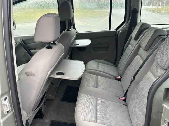 Бежевый Рено Кенгу, объемом двигателя 1.6 л и пробегом 187 тыс. км за 7450 $, фото 7 на Automoto.ua