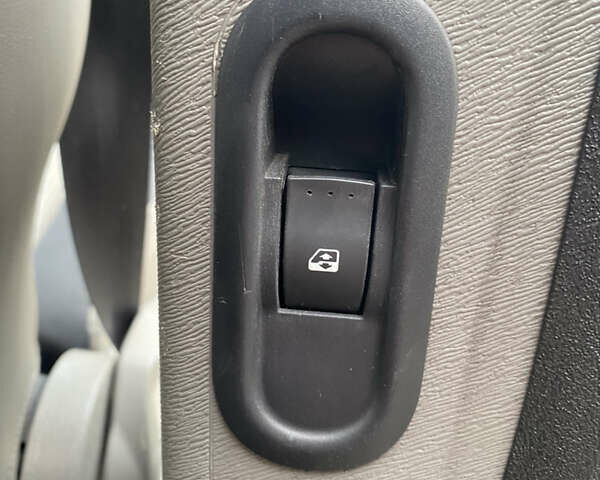 Бежевий Рено Кєнгу, об'ємом двигуна 1.5 л та пробігом 248 тис. км за 7700 $, фото 18 на Automoto.ua