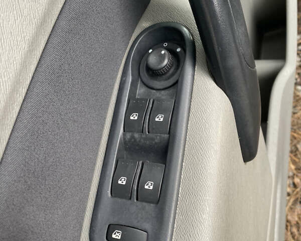 Бежевий Рено Кєнгу, об'ємом двигуна 1.5 л та пробігом 248 тис. км за 7700 $, фото 12 на Automoto.ua