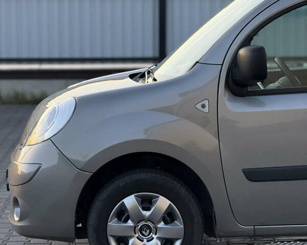 Бежевый Рено Кенгу, объемом двигателя 1.5 л и пробегом 253 тыс. км за 7800 $, фото 14 на Automoto.ua