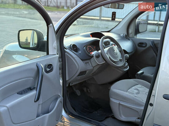 Бежевый Рено Кенгу, объемом двигателя 1.5 л и пробегом 253 тыс. км за 7800 $, фото 32 на Automoto.ua