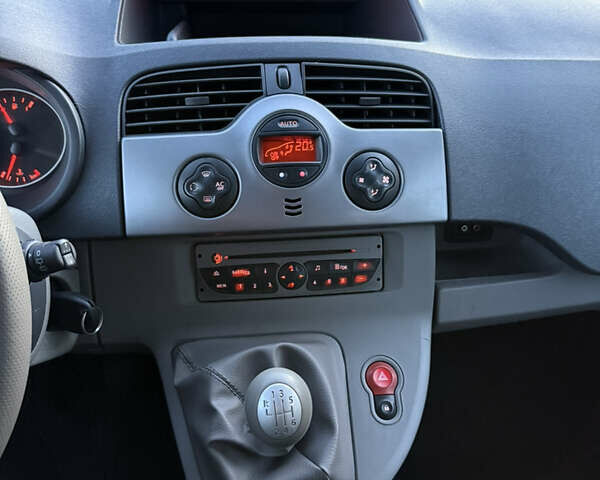 Бежевый Рено Кенгу, объемом двигателя 1.5 л и пробегом 253 тыс. км за 7800 $, фото 40 на Automoto.ua