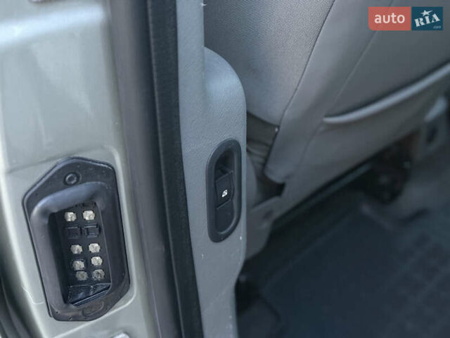 Бежевый Рено Кенгу, объемом двигателя 1.5 л и пробегом 253 тыс. км за 7800 $, фото 29 на Automoto.ua