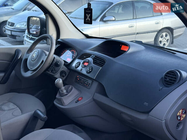 Бежевый Рено Кенгу, объемом двигателя 1.5 л и пробегом 253 тыс. км за 7800 $, фото 42 на Automoto.ua