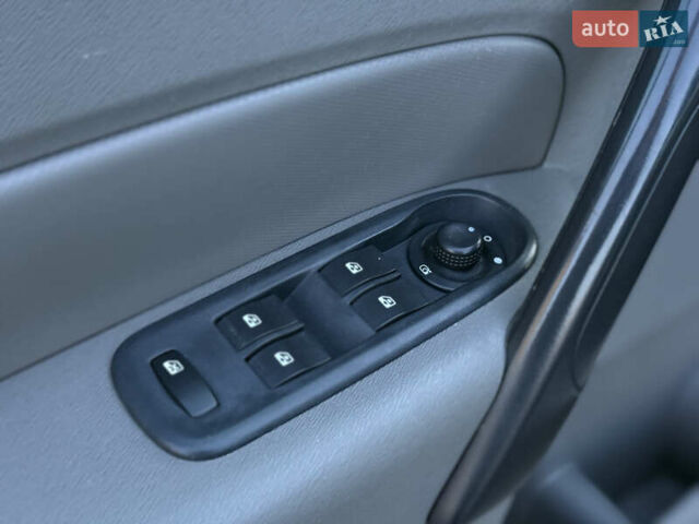 Бежевый Рено Кенгу, объемом двигателя 1.5 л и пробегом 253 тыс. км за 7800 $, фото 30 на Automoto.ua