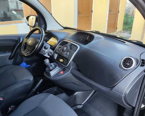 Черный Рено Кенгу, объемом двигателя 0 л и пробегом 187 тыс. км за 10900 $, фото 20 на Automoto.ua