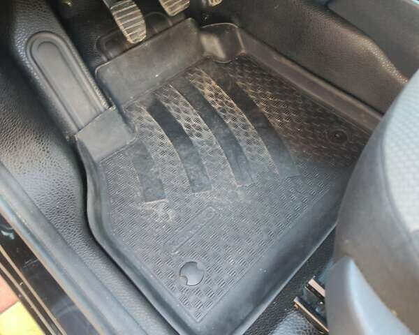 Черный Рено Кенгу, объемом двигателя 0 л и пробегом 187 тыс. км за 10900 $, фото 23 на Automoto.ua