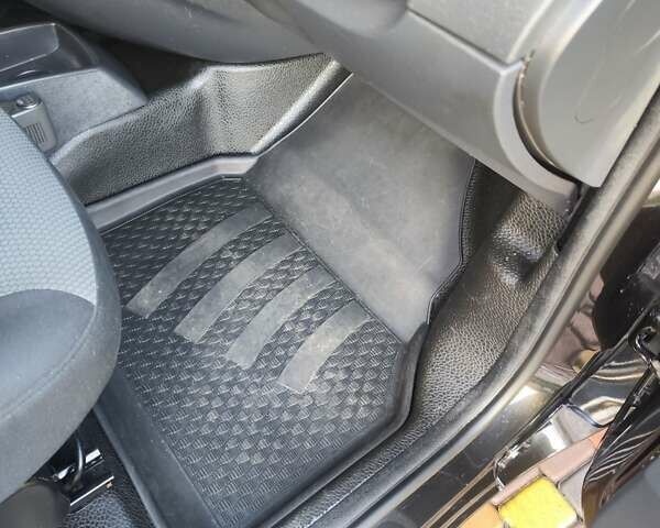 Черный Рено Кенгу, объемом двигателя 0 л и пробегом 187 тыс. км за 10900 $, фото 19 на Automoto.ua