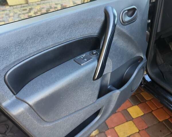 Черный Рено Кенгу, объемом двигателя 0 л и пробегом 187 тыс. км за 10900 $, фото 22 на Automoto.ua