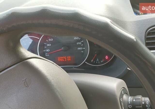 Черный Рено Кенгу, объемом двигателя 1.5 л и пробегом 229 тыс. км за 6900 $, фото 5 на Automoto.ua