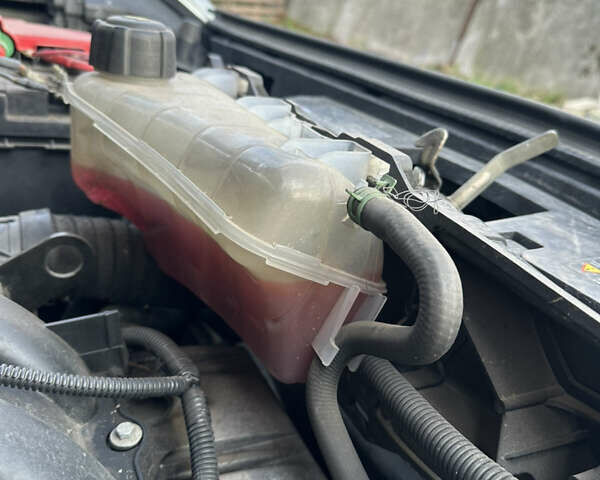 Черный Рено Кенгу, объемом двигателя 1.6 л и пробегом 190 тыс. км за 7199 $, фото 29 на Automoto.ua