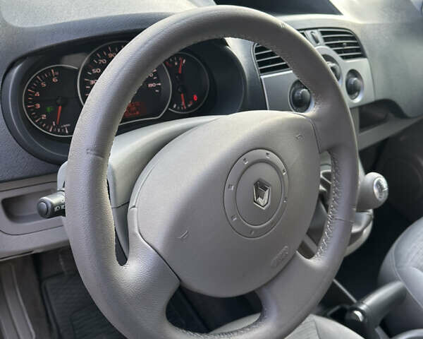 Черный Рено Кенгу, объемом двигателя 1.6 л и пробегом 190 тыс. км за 7199 $, фото 22 на Automoto.ua