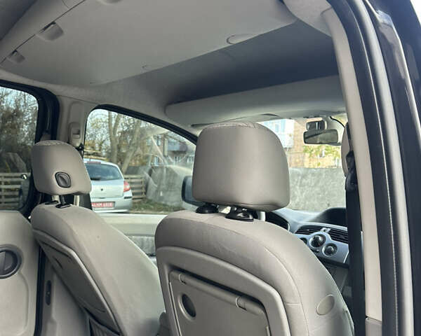 Черный Рено Кенгу, объемом двигателя 1.6 л и пробегом 190 тыс. км за 7199 $, фото 12 на Automoto.ua