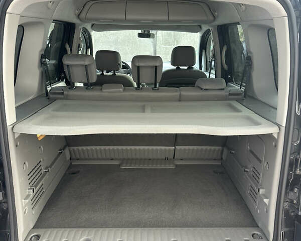 Черный Рено Кенгу, объемом двигателя 1.6 л и пробегом 190 тыс. км за 7199 $, фото 6 на Automoto.ua