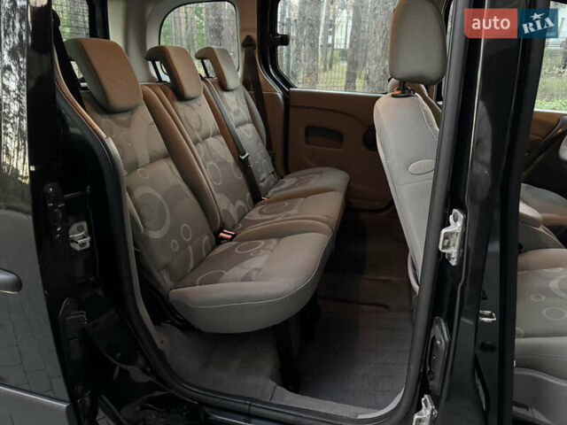 Черный Рено Кенгу, объемом двигателя 1.6 л и пробегом 190 тыс. км за 7150 $, фото 48 на Automoto.ua