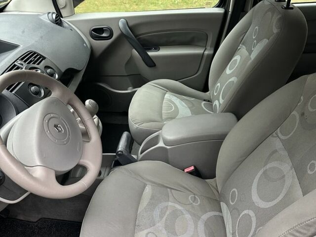 Чорний Рено Кєнгу, об'ємом двигуна 1.5 л та пробігом 227 тис. км за 7350 $, фото 5 на Automoto.ua