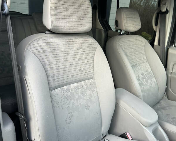 Черный Рено Кенгу, объемом двигателя 1.6 л и пробегом 190 тыс. км за 7199 $, фото 15 на Automoto.ua