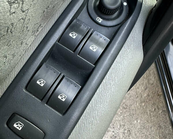 Черный Рено Кенгу, объемом двигателя 1.6 л и пробегом 190 тыс. км за 7199 $, фото 19 на Automoto.ua