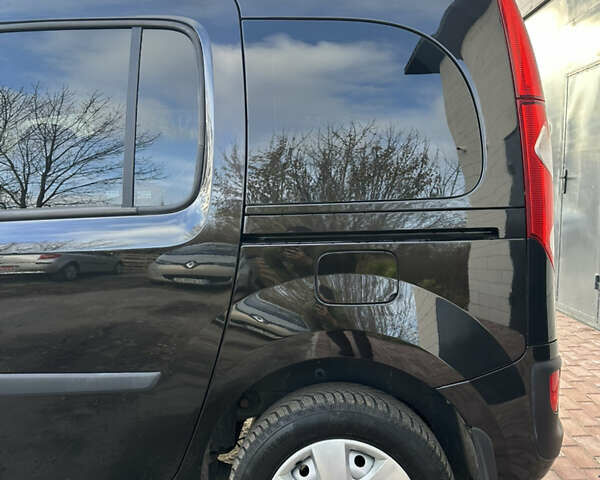 Черный Рено Кенгу, объемом двигателя 1.6 л и пробегом 190 тыс. км за 7199 $, фото 38 на Automoto.ua