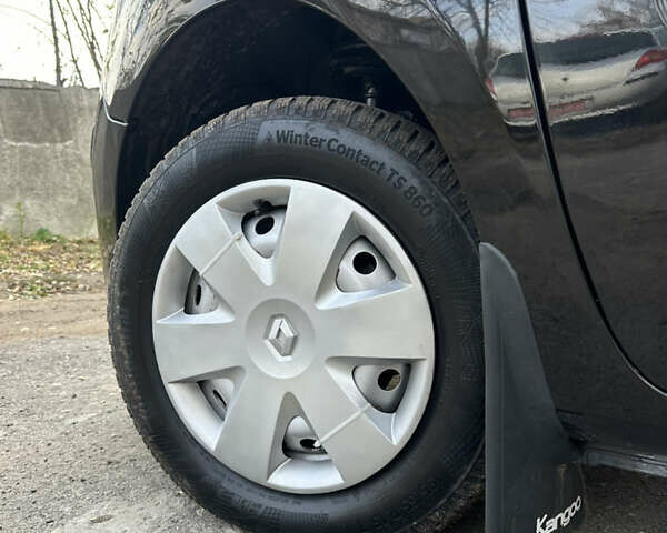 Черный Рено Кенгу, объемом двигателя 1.6 л и пробегом 190 тыс. км за 7199 $, фото 41 на Automoto.ua