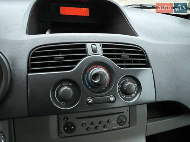 Черный Рено Кенгу, объемом двигателя 1.5 л и пробегом 170 тыс. км за 6700 $, фото 31 на Automoto.ua