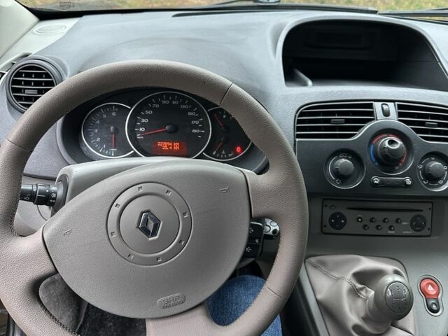 Чорний Рено Кєнгу, об'ємом двигуна 1.5 л та пробігом 227 тис. км за 7350 $, фото 6 на Automoto.ua