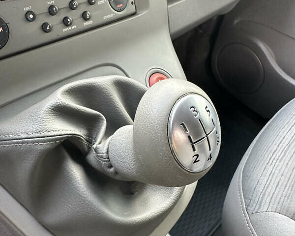 Черный Рено Кенгу, объемом двигателя 1.6 л и пробегом 190 тыс. км за 7199 $, фото 25 на Automoto.ua