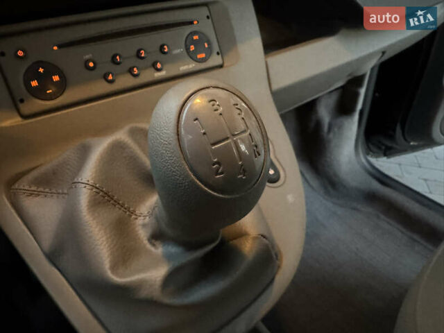 Чорний Рено Кєнгу, об'ємом двигуна 1.6 л та пробігом 190 тис. км за 7350 $, фото 42 на Automoto.ua