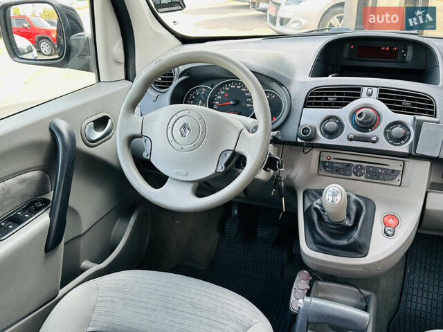 Чорний Рено Кєнгу, об'ємом двигуна 1.6 л та пробігом 136 тис. км за 8400 $, фото 26 на Automoto.ua