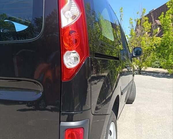 Черный Рено Кенгу, объемом двигателя 1.6 л и пробегом 211 тыс. км за 7700 $, фото 10 на Automoto.ua