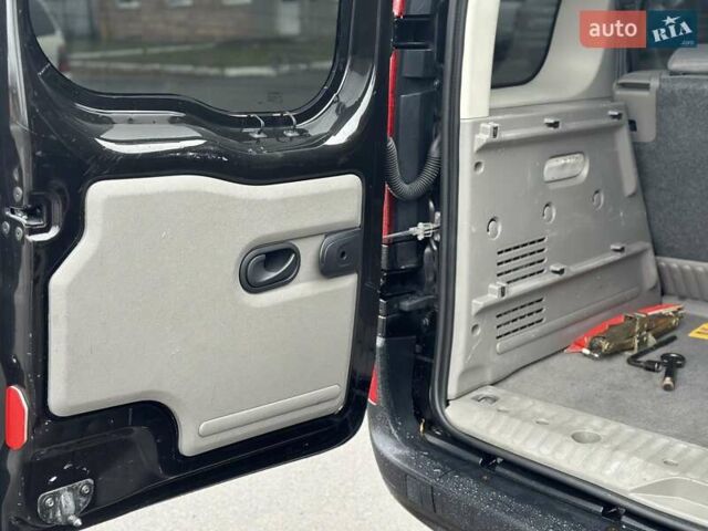 Черный Рено Кенгу, объемом двигателя 1.5 л и пробегом 227 тыс. км за 7300 $, фото 33 на Automoto.ua