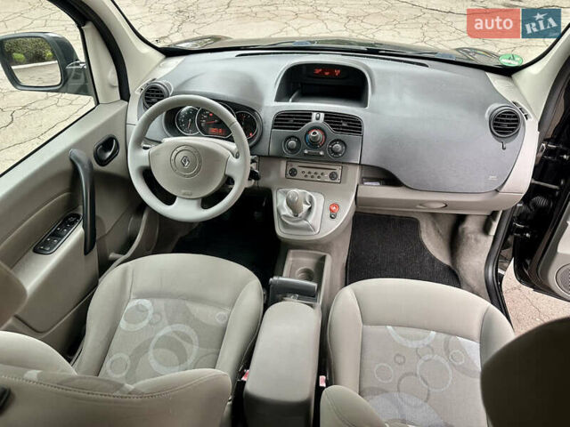 Черный Рено Кенгу, объемом двигателя 1.6 л и пробегом 165 тыс. км за 7700 $, фото 20 на Automoto.ua