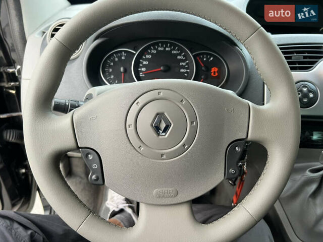 Черный Рено Кенгу, объемом двигателя 1.6 л и пробегом 214 тыс. км за 7300 $, фото 45 на Automoto.ua
