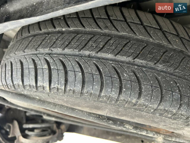 Черный Рено Кенгу, объемом двигателя 1.6 л и пробегом 214 тыс. км за 7300 $, фото 27 на Automoto.ua