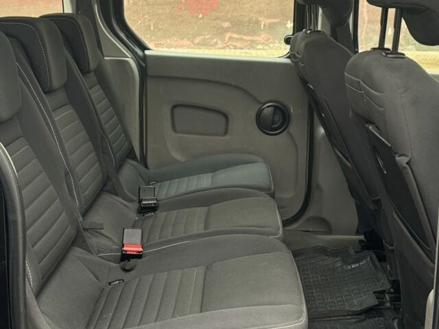 Черный Рено Кенгу, объемом двигателя 1.6 л и пробегом 241 тыс. км за 4850 $, фото 20 на Automoto.ua