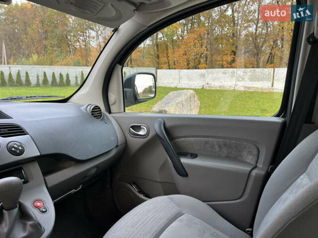 Черный Рено Кенгу, объемом двигателя 1.6 л и пробегом 214 тыс. км за 7300 $, фото 32 на Automoto.ua