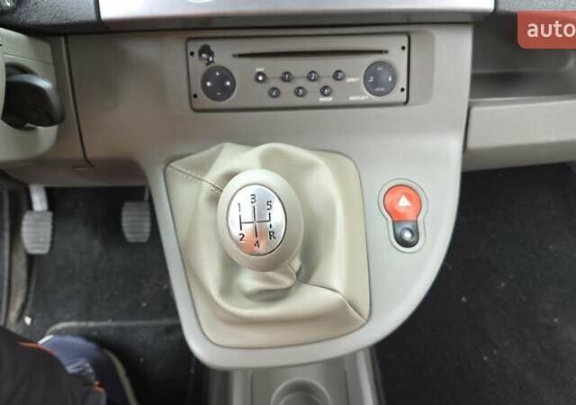 Черный Рено Кенгу, объемом двигателя 1.5 л и пробегом 240 тыс. км за 7600 $, фото 20 на Automoto.ua